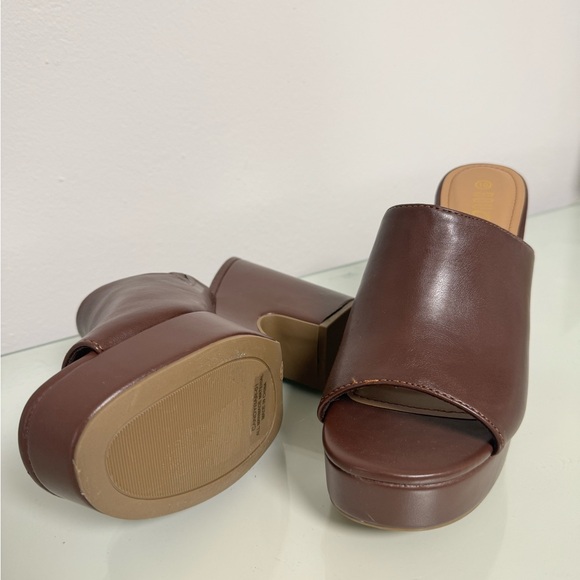 Beautiful leather brown wedges size 10 - Picture 3 of 4